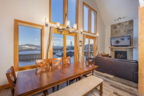 Beautiful 7 BEDROOM, 3 gathering areas, pool table, hot tub, and huge deck with 360-degree views!! Silverthorne